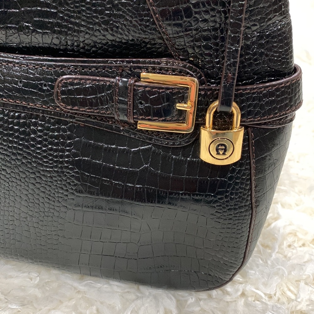 VINTAGE ETIENNE AIGNER EMBOSSED GENUINE LEATHER HOBO STYLE BAG - Picture 2 of 13